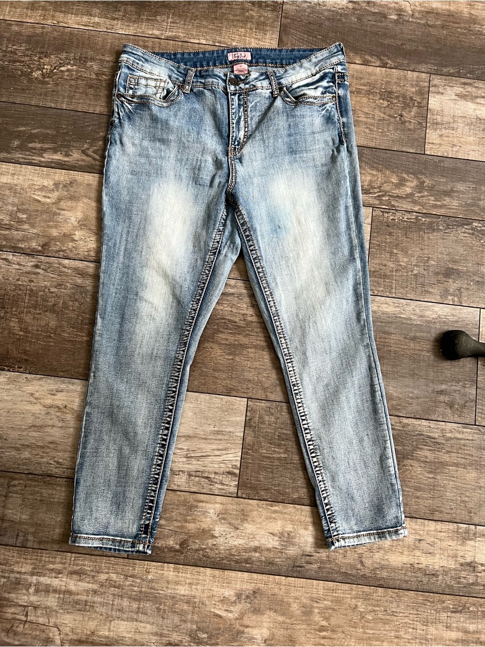 True Luck Women’s Light Wash Stretch Cropped Jeans Size 18
